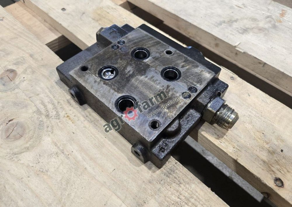 Pokrywa końcowa Valtra T171, T181, T191, T170 - Hidráulica: foto 1 Pokrywa końcowa Valtra T171, T181, T191, T170 - Hidráulica: foto 1