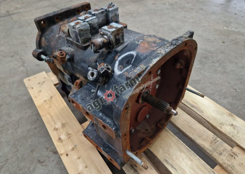 Skrzynia biegów Case Luxxum 120 ZF - Caixa de câmbio: foto 1 Skrzynia biegów Case Luxxum 120 ZF - Caixa de câmbio: foto 1