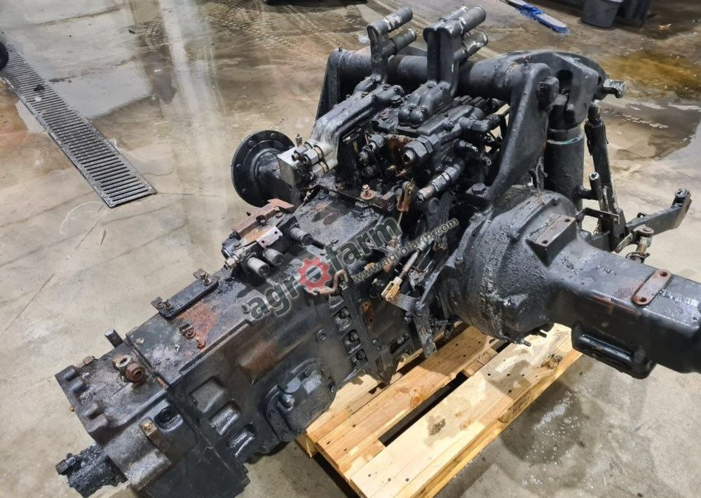 Caixa de câmbio TYLNY MOST I SKRZYNIA BIEGÓW CASE LUXXUM 120: foto 1