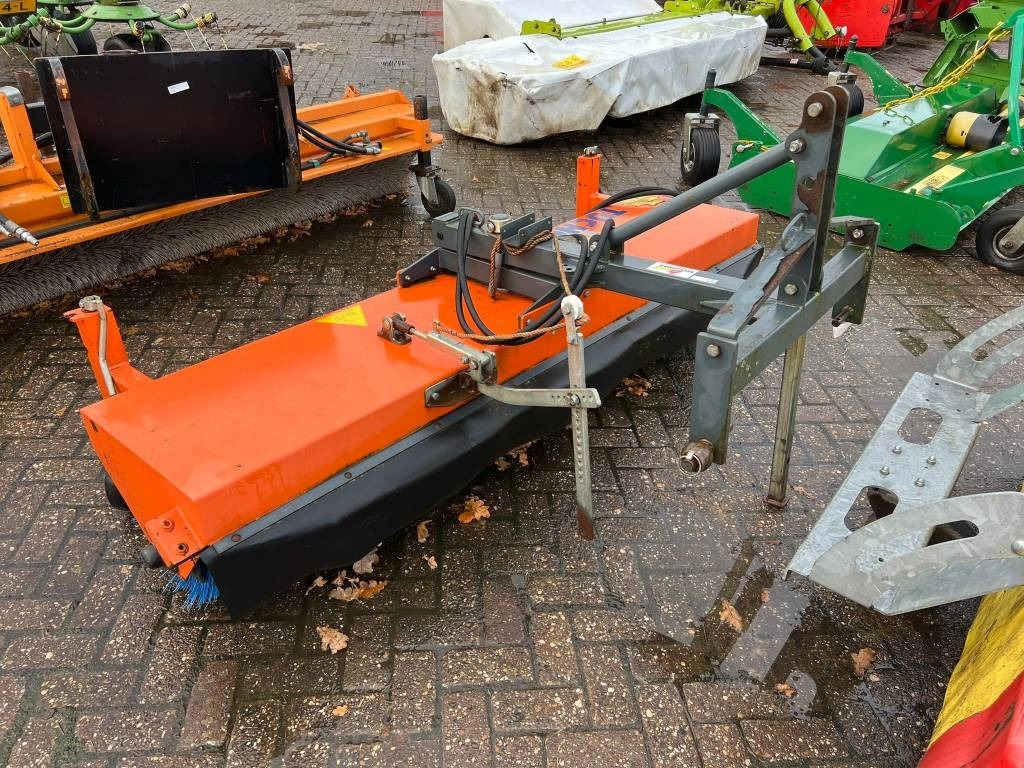 Tuchel EKM 230 HD veegmachine - Vassoura: foto 4 Tuchel EKM 230 HD veegmachine - Vassoura: foto 4