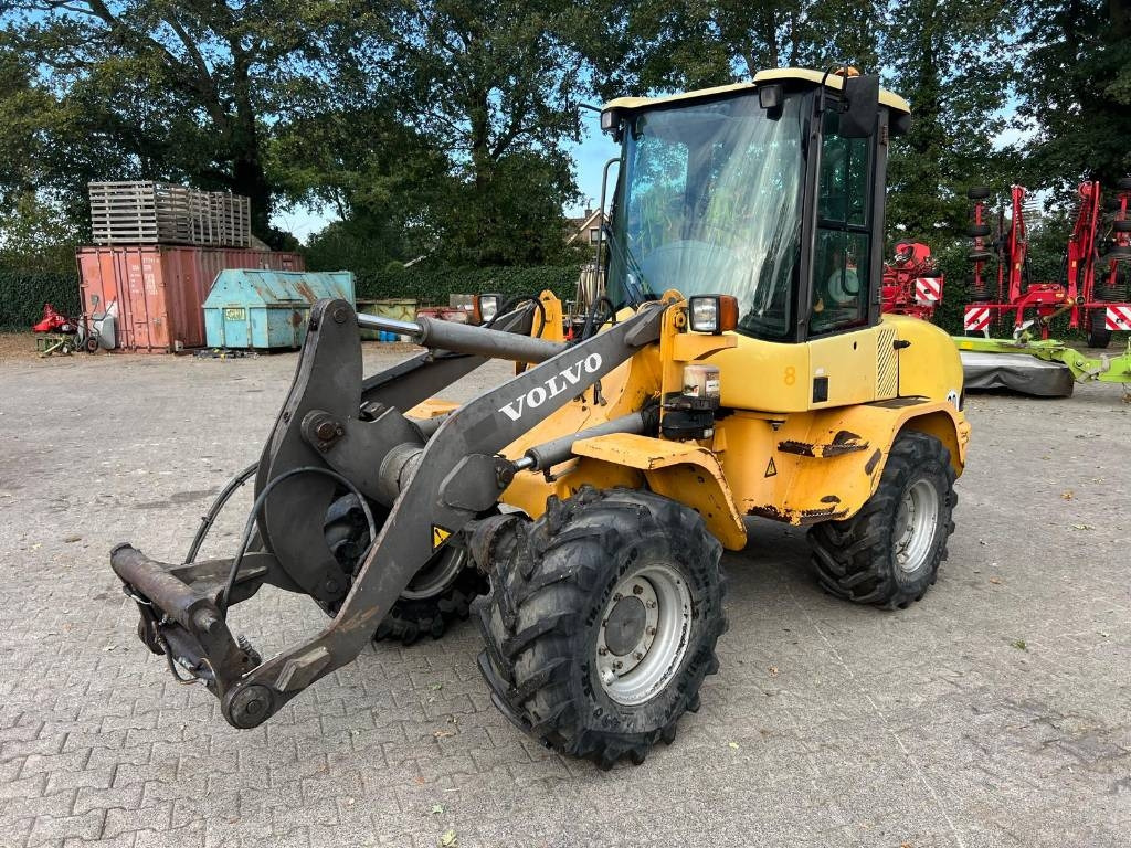 Volvo L 30 B - Carregadeira de rodas: foto 1 Volvo L 30 B - Carregadeira de rodas: foto 1