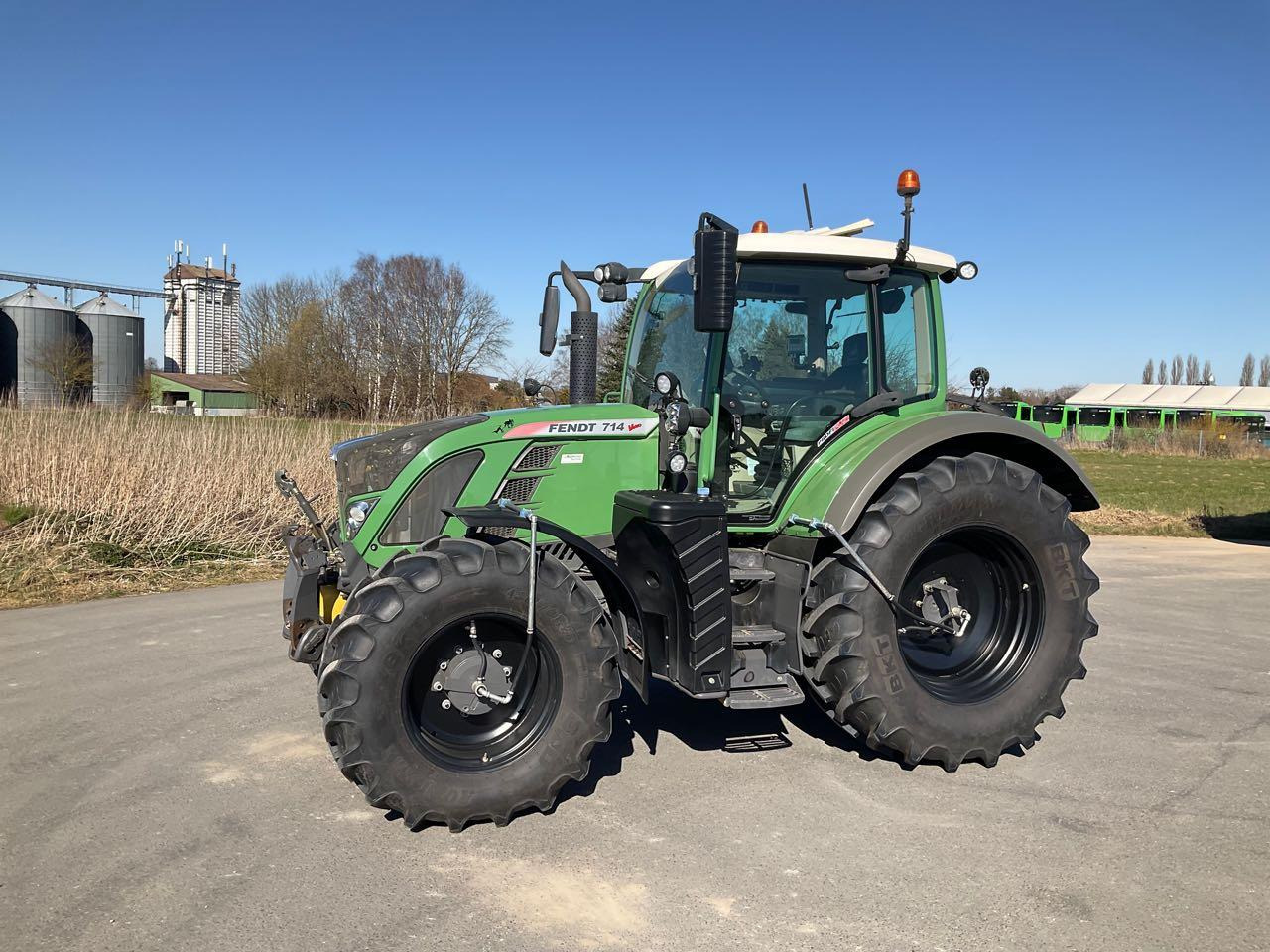 Fendt Vario 714 SCR Profi Plus - Trator: foto 1 Fendt Vario 714 SCR Profi Plus - Trator: foto 1