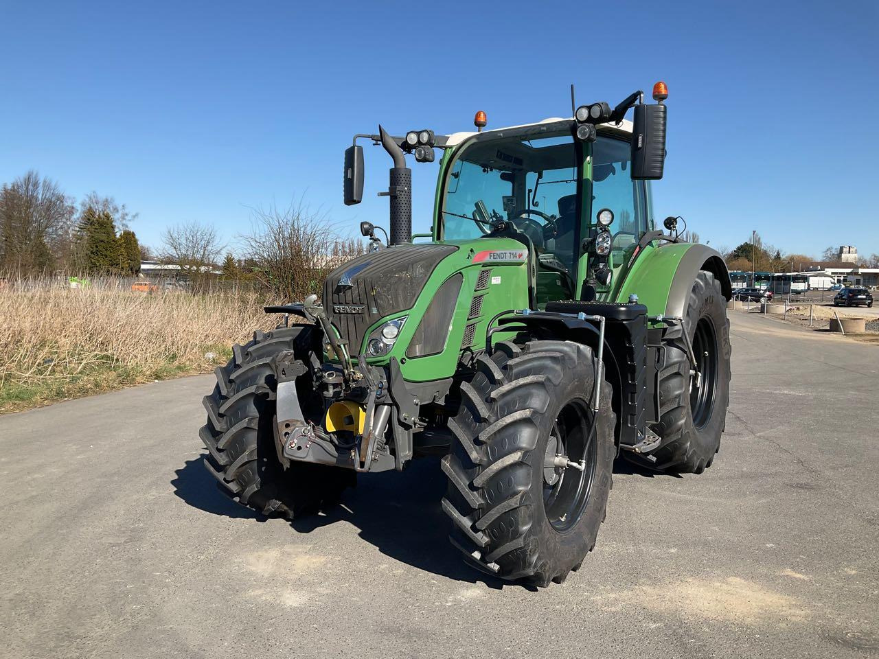Fendt Vario 714 SCR Profi Plus - Trator: foto 2 Fendt Vario 714 SCR Profi Plus - Trator: foto 2