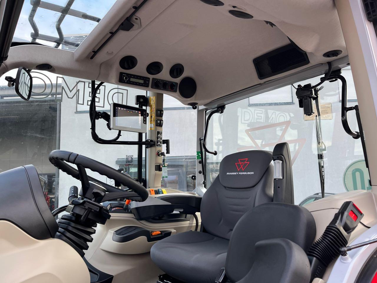 Trator nuevo Massey Ferguson 5M.115 Dyna-4 Essential: foto 6