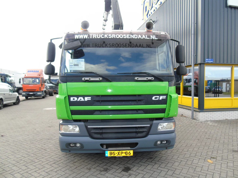 DAF CF 75.310 + HIAB 200 C5 + MANUAL + REMOTE + 6X2 STEERING - Caminhão grua: foto 5 DAF CF 75.310 + HIAB 200 C5 + MANUAL + REMOTE + 6X2 STEERING - Caminhão grua: foto 5