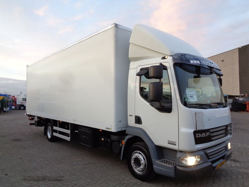 DAF LF 45.220 + Euro 5 + Dhollandia Lift + Manual - Caminhão furgão: foto 3 DAF LF 45.220 + Euro 5 + Dhollandia Lift + Manual - Caminhão furgão: foto 3