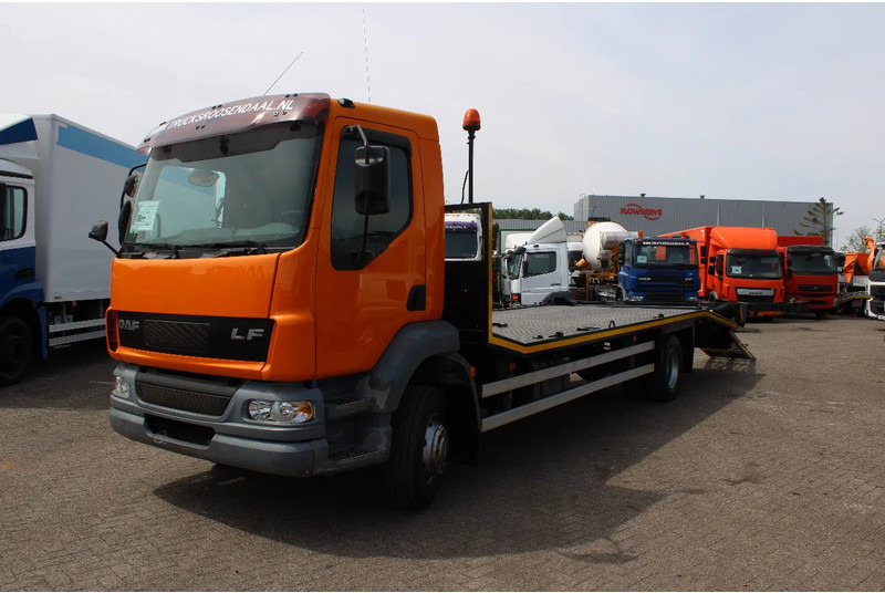 DAF LF 55.220 + HYDROLIC RAMPS + MANUAL - Caminhão transporte de veículos: foto 2 DAF LF 55.220 + HYDROLIC RAMPS + MANUAL - Caminhão transporte de veículos: foto 2