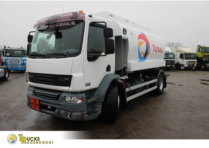DAF LF 55.280 + 13.000L + 3 compartiment - Caminhão tanque: foto 1 DAF LF 55.280 + 13.000L + 3 compartiment - Caminhão tanque: foto 1