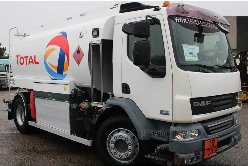 DAF LF 55.280 + 13.000L + 3 compartiment - Caminhão tanque: foto 2 DAF LF 55.280 + 13.000L + 3 compartiment - Caminhão tanque: foto 2