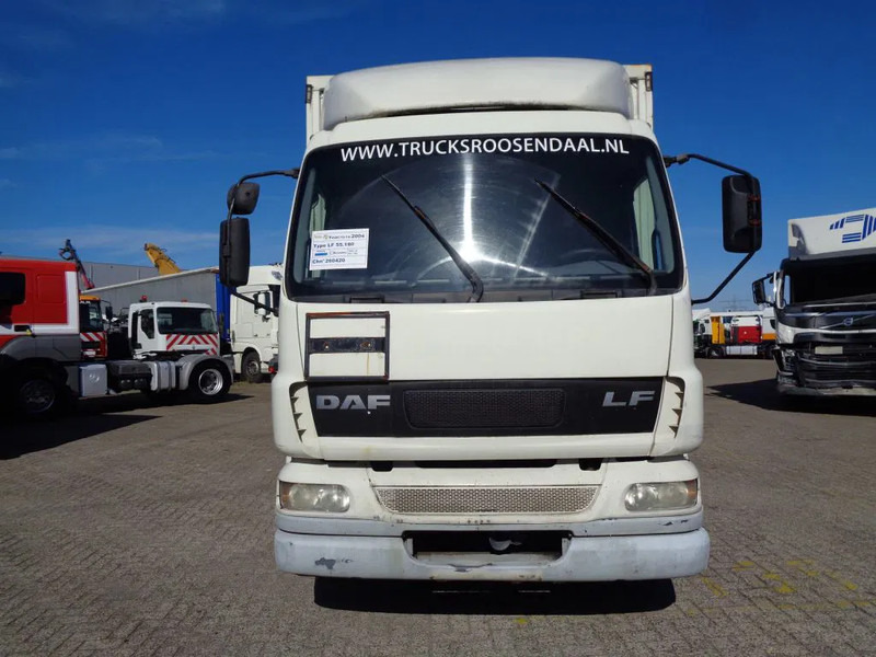 DAF LF55.180 + MANUAL + LIFT - Caminhão com lona: foto 2 DAF LF55.180 + MANUAL + LIFT - Caminhão com lona: foto 2