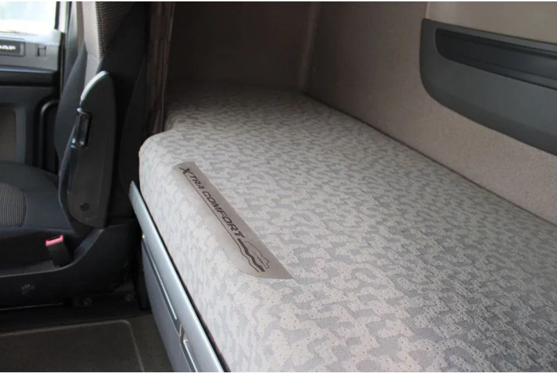Caminhão com lona DAF XF 106.460 + Euro 6 + 6X2 + retarder + price is for complete incl combi: foto 10