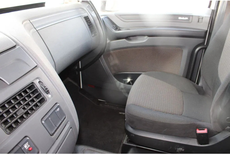 Caminhão com lona DAF XF 106.460 + Euro 6 + 6X2 + retarder + price is for complete incl combi: foto 7
