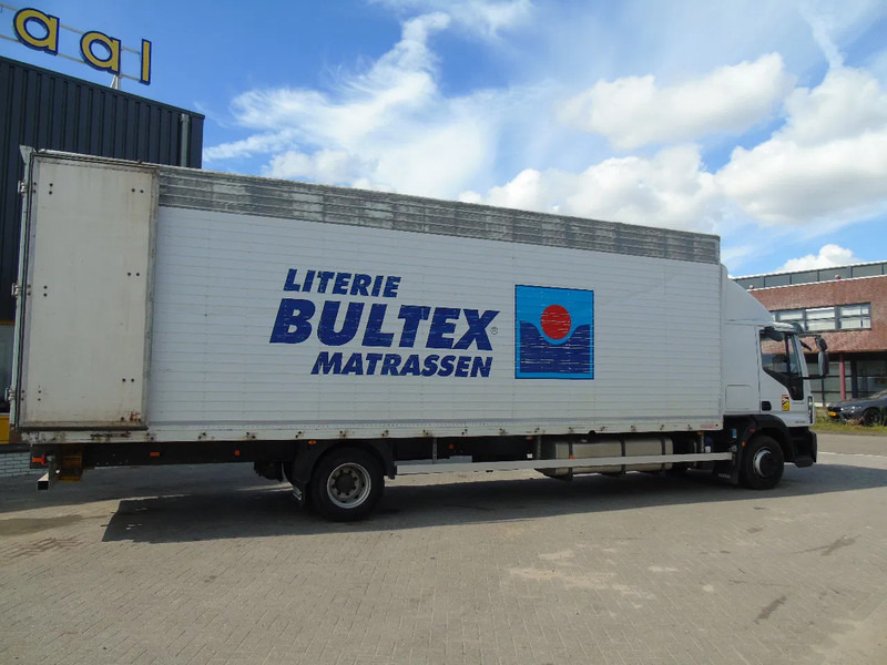 Iveco Eurocargo 120E25 + EURO 6 + 196.000KM! - Caminhão furgão: foto 3 Iveco Eurocargo 120E25 + EURO 6 + 196.000KM! - Caminhão furgão: foto 3