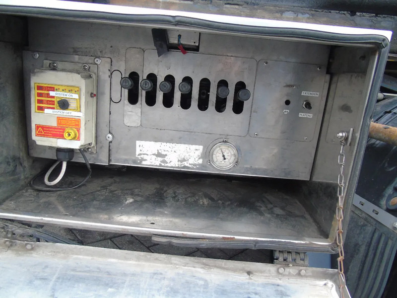 Caminhão transporte de veículos Iveco Eurocargo 140E25 + FULL SYSTEM + TOWING: foto 15 Caminhão transporte de veículos Iveco Eurocargo 140E25 + FULL SYSTEM + TOWING: foto 15