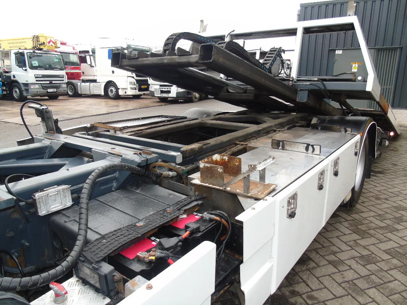 Caminhão transporte de veículos Iveco Eurocargo 140E25 + FULL SYSTEM + TOWING: foto 9 Caminhão transporte de veículos Iveco Eurocargo 140E25 + FULL SYSTEM + TOWING: foto 9