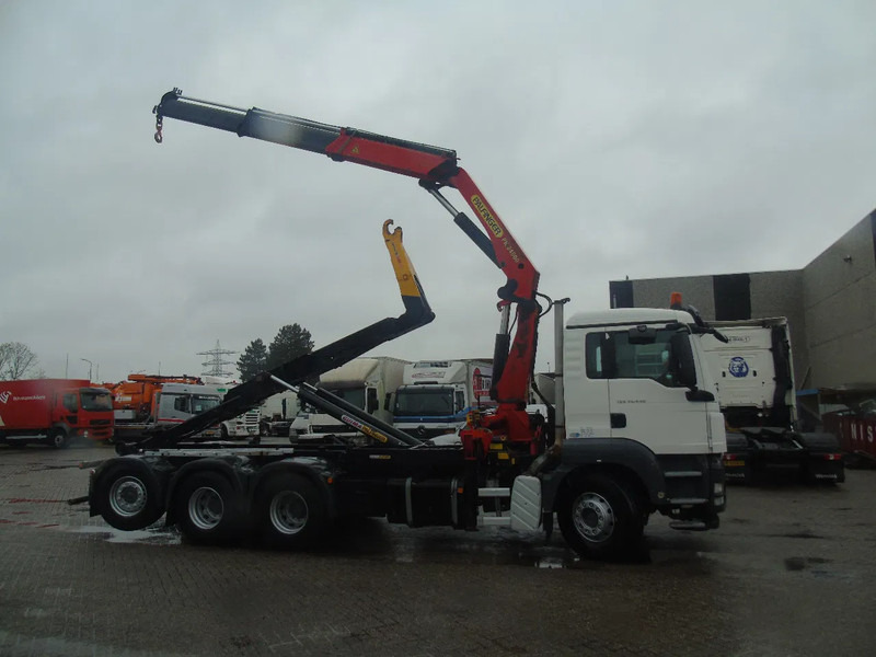 MAN TGS 35.440 + PALFINGER 24500 + 8X4 + EURO 5 + REMOTE - Caminhão grua: foto 3 MAN TGS 35.440 + PALFINGER 24500 + 8X4 + EURO 5 + REMOTE - Caminhão grua: foto 3