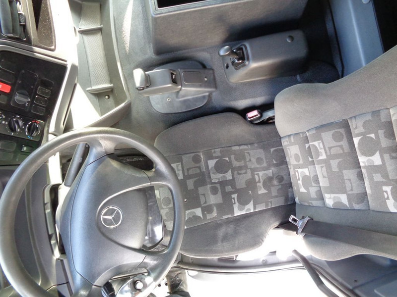 Mercedes-Benz AXOR 1823 + Dhollandia Lift - Caminhão furgão: foto 5 Mercedes-Benz AXOR 1823 + Dhollandia Lift - Caminhão furgão: foto 5