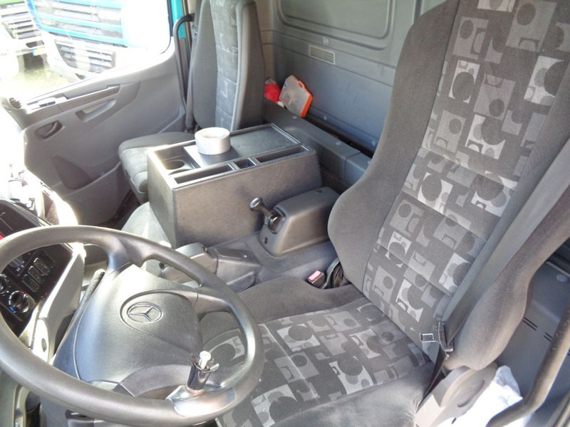 Mercedes-Benz AXOR 1823 + Dhollandia Lift - Caminhão furgão: foto 4 Mercedes-Benz AXOR 1823 + Dhollandia Lift - Caminhão furgão: foto 4