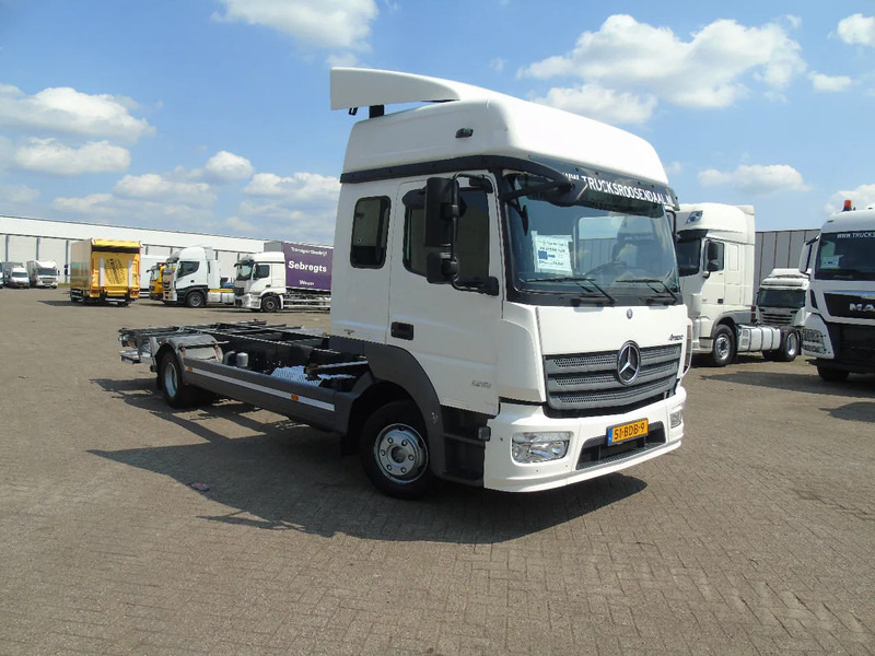 Mercedes-Benz Atego 1218 + EURO 6 + 5 PERS + BDF + LIFT - Caminhão transportador de contêineres/ Caixa móvel: foto 2 Mercedes-Benz Atego 1218 + EURO 6 + 5 PERS + BDF + LIFT - Caminhão transportador de contêineres/ Caixa móvel: foto 2