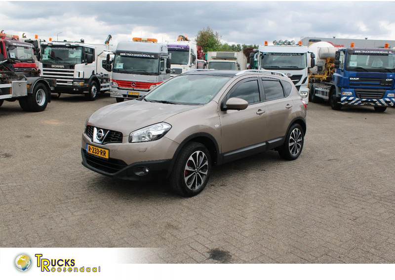 Nissan QASHQAI 2.0 AUTOMATIC / CAMERA - SUV: foto 1 Nissan QASHQAI 2.0 AUTOMATIC / CAMERA - SUV: foto 1