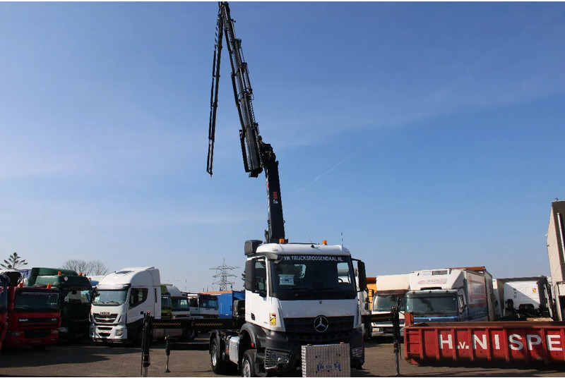 Mercedes-Benz Arocs 2051 + 4X4 + HIAB 302 E6 / JIB 70 X 4 + 10 EXTENTSIONS / NEW!! - Tractor: foto 4 Mercedes-Benz Arocs 2051 + 4X4 + HIAB 302 E6 / JIB 70 X 4 + 10 EXTENTSIONS / NEW!! - Tractor: foto 4