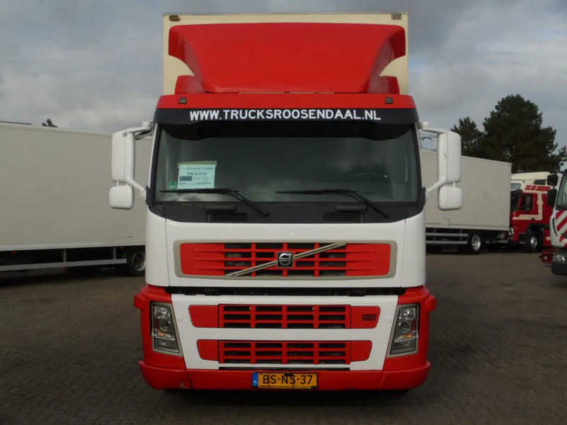 Volvo FM 9.310 + Euro 5 + Manual + Horse transport - Caminhão transportador de contêineres/ Caixa móvel: foto 2 Volvo FM 9.310 + Euro 5 + Manual + Horse transport - Caminhão transportador de contêineres/ Caixa móvel: foto 2