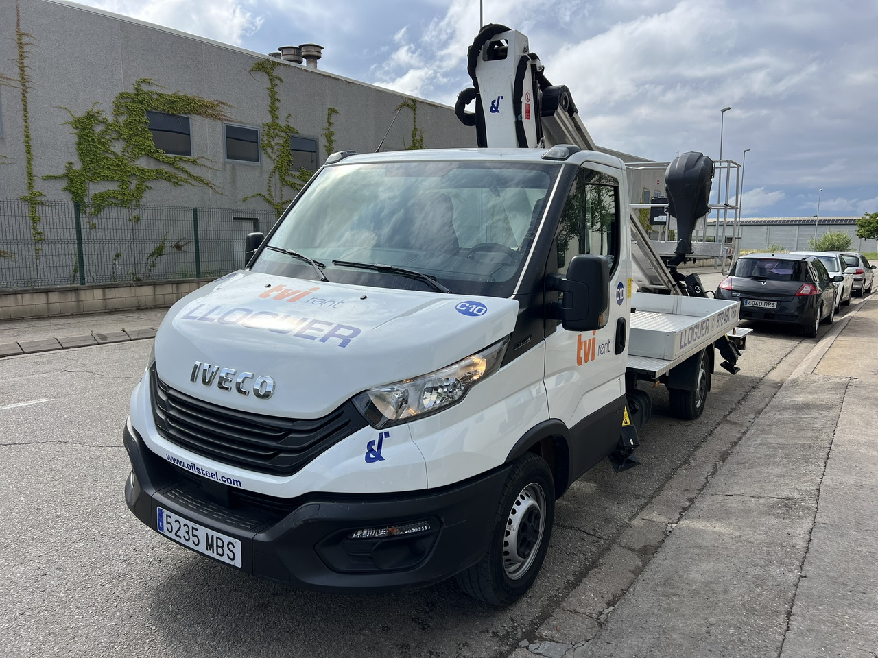 Iveco Daily + Oil&Steel Scorpion 1812 Smart Iveco Daily + Oil&Steel Scorpion 1812 Smart - Caminhão com plataforma aérea: foto 1 Iveco Daily + Oil&Steel Scorpion 1812 Smart Iveco Daily + Oil&Steel Scorpion 1812 Smart - Caminhão com plataforma aérea: foto 1