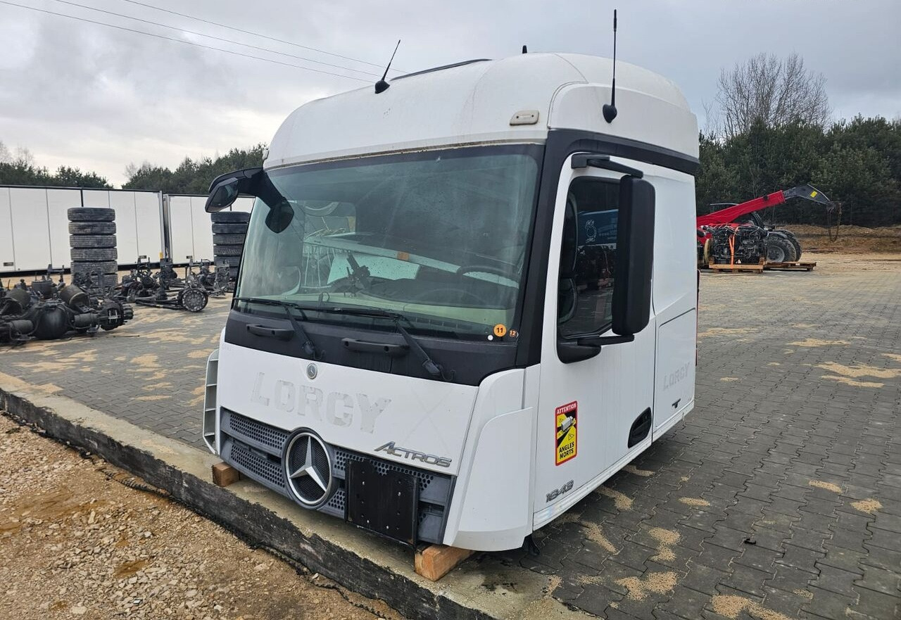 Mercedes-Benz ACTROS MP4 StreamSpace 1843 Mercedes-Benz ACTROS MP4 truck - Cabine de Caminhão: foto 2 Mercedes-Benz ACTROS MP4 StreamSpace 1843 Mercedes-Benz ACTROS MP4 truck - Cabine de Caminhão: foto 2