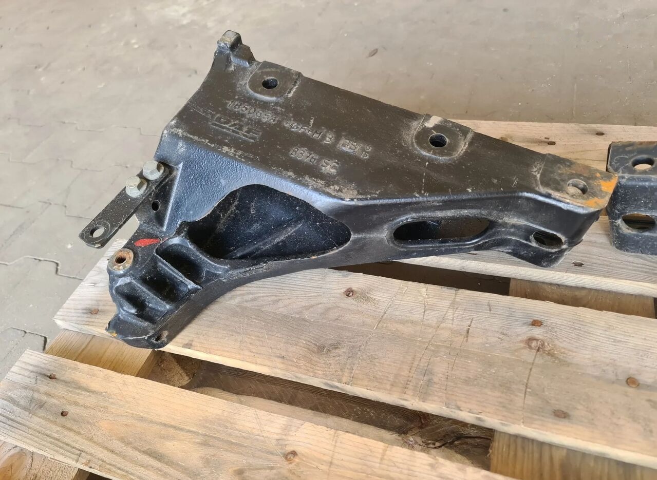 Mocowanie wspornik kabiny wywrotu lewa prawa 1850654 1850655 DAF XF 106 truck - Suspensão de Caminhão: foto 3 Mocowanie wspornik kabiny wywrotu lewa prawa 1850654 1850655 DAF XF 106 truck - Suspensão de Caminhão: foto 3