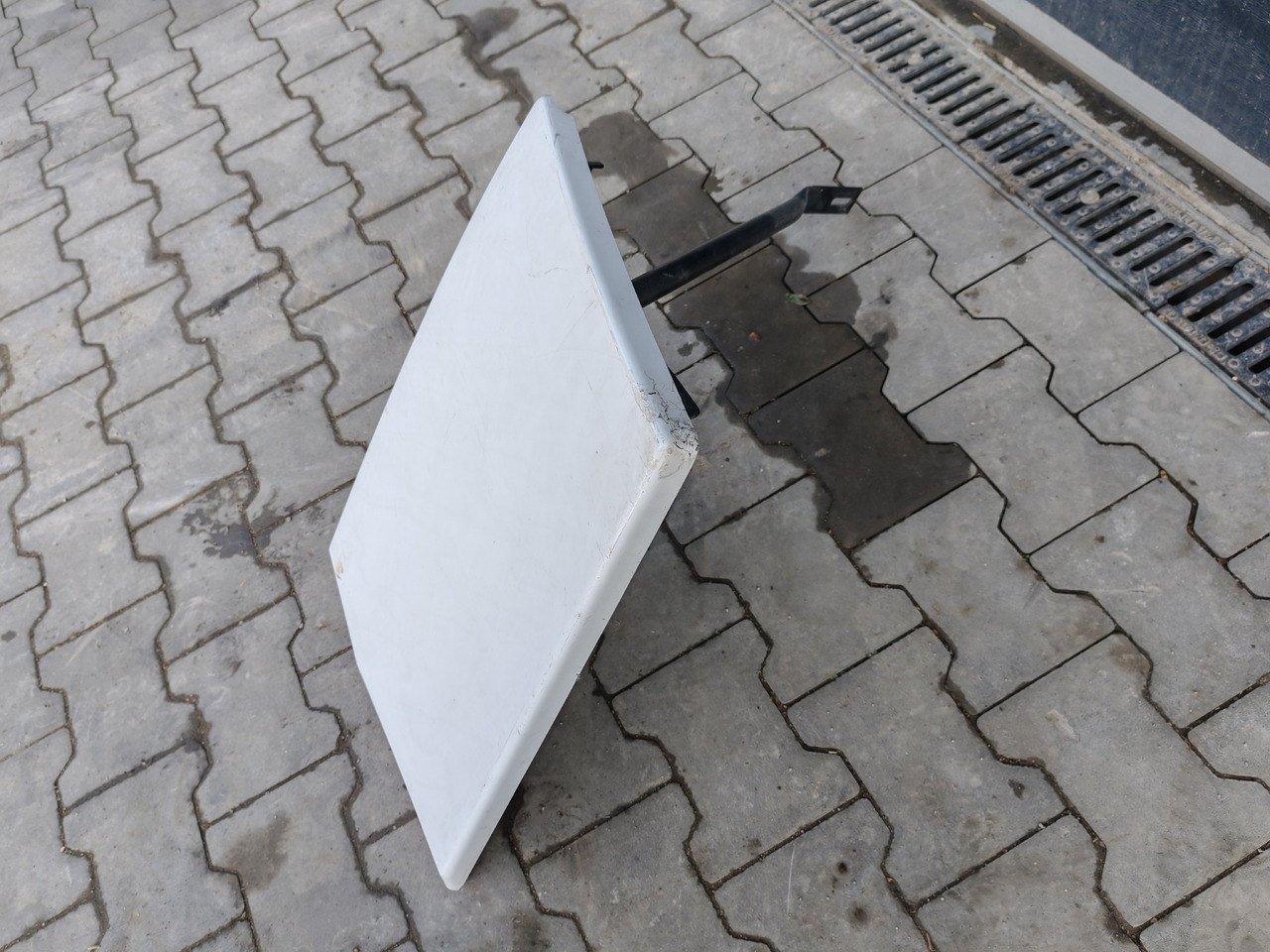 RENAULT RANGE T EURO 6 / HIGH CAB / LEFT SPOILER EXTENDER - Aerodinâmica/ Aerofólio: foto 3 RENAULT RANGE T EURO 6 / HIGH CAB / LEFT SPOILER EXTENDER - Aerodinâmica/ Aerofólio: foto 3