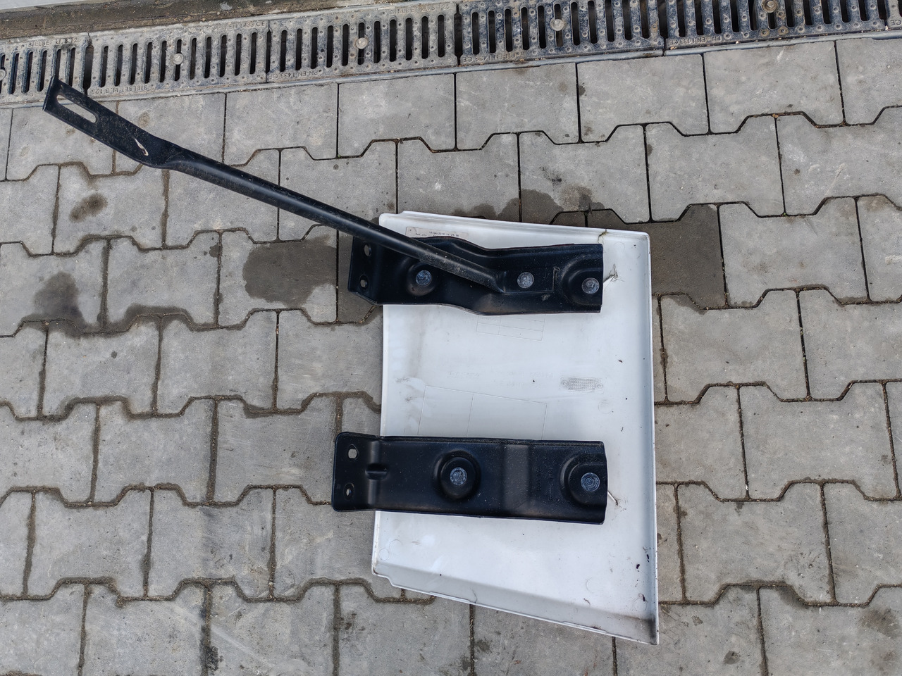 RENAULT RANGE T EURO 6 / HIGH CAB / RIGHT SPOILER EXTENDER - Aerodinâmica/ Aerofólio: foto 5 RENAULT RANGE T EURO 6 / HIGH CAB / RIGHT SPOILER EXTENDER - Aerodinâmica/ Aerofólio: foto 5