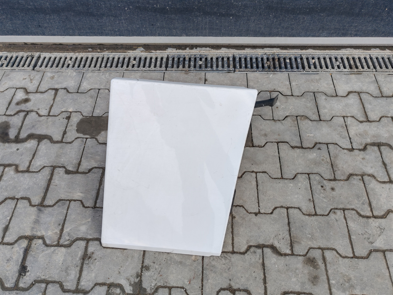 RENAULT RANGE T EURO 6 / HIGH CAB / RIGHT SPOILER EXTENDER - Aerodinâmica/ Aerofólio: foto 2 RENAULT RANGE T EURO 6 / HIGH CAB / RIGHT SPOILER EXTENDER - Aerodinâmica/ Aerofólio: foto 2