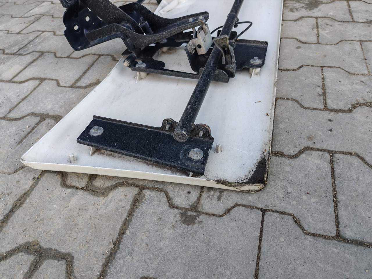 RENAULT RANGE T EURO 6 / HIGH CAB / RIGHT SPOILER - Aerodinâmica/ Aerofólio: foto 5 RENAULT RANGE T EURO 6 / HIGH CAB / RIGHT SPOILER - Aerodinâmica/ Aerofólio: foto 5