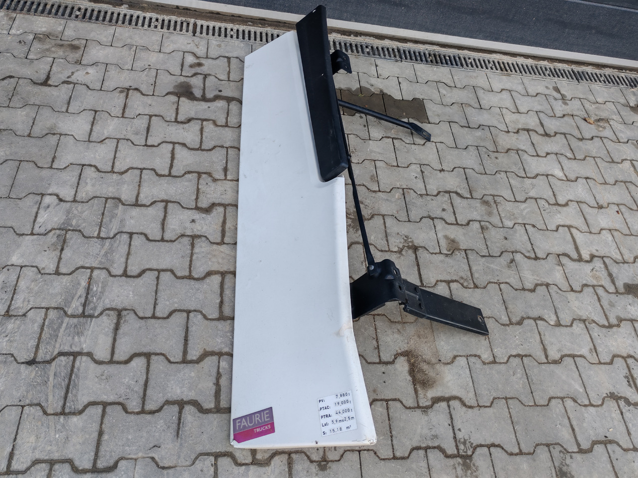 RENAULT RANGE T EURO 6 / HIGH CAB / RIGHT SPOILER - Aerodinâmica/ Aerofólio: foto 2 RENAULT RANGE T EURO 6 / HIGH CAB / RIGHT SPOILER - Aerodinâmica/ Aerofólio: foto 2