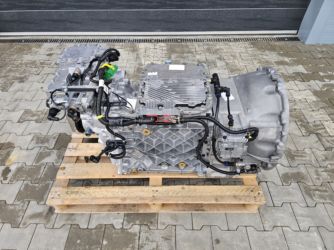 RENAULT VOLVO GEARBOX / AT2612 G TRAG-G / RETARDER / NEVER USED / WORLDWIDE DELIVERY - Caixa de câmbio: foto 2 RENAULT VOLVO GEARBOX / AT2612 G TRAG-G / RETARDER / NEVER USED / WORLDWIDE DELIVERY - Caixa de câmbio: foto 2