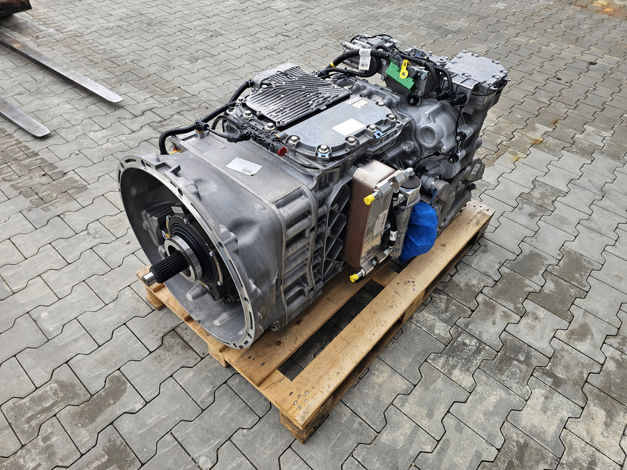 RENAULT VOLVO GEARBOX / AT2612 G TRAG-G / RETARDER / NEVER USED / WORLDWIDE DELIVERY - Caixa de câmbio: foto 4 RENAULT VOLVO GEARBOX / AT2612 G TRAG-G / RETARDER / NEVER USED / WORLDWIDE DELIVERY - Caixa de câmbio: foto 4