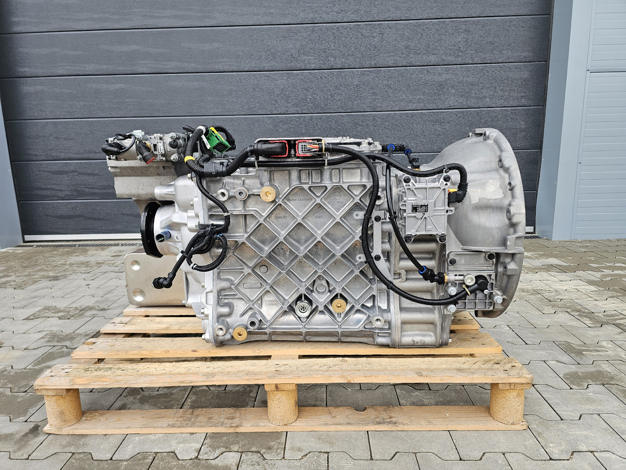 RENAULT VOLVO GEARBOX / AT2612 G TRAG-G / RETARDER / NEVER USED / WORLDWIDE DELIVERY - Caixa de câmbio: foto 1 RENAULT VOLVO GEARBOX / AT2612 G TRAG-G / RETARDER / NEVER USED / WORLDWIDE DELIVERY - Caixa de câmbio: foto 1