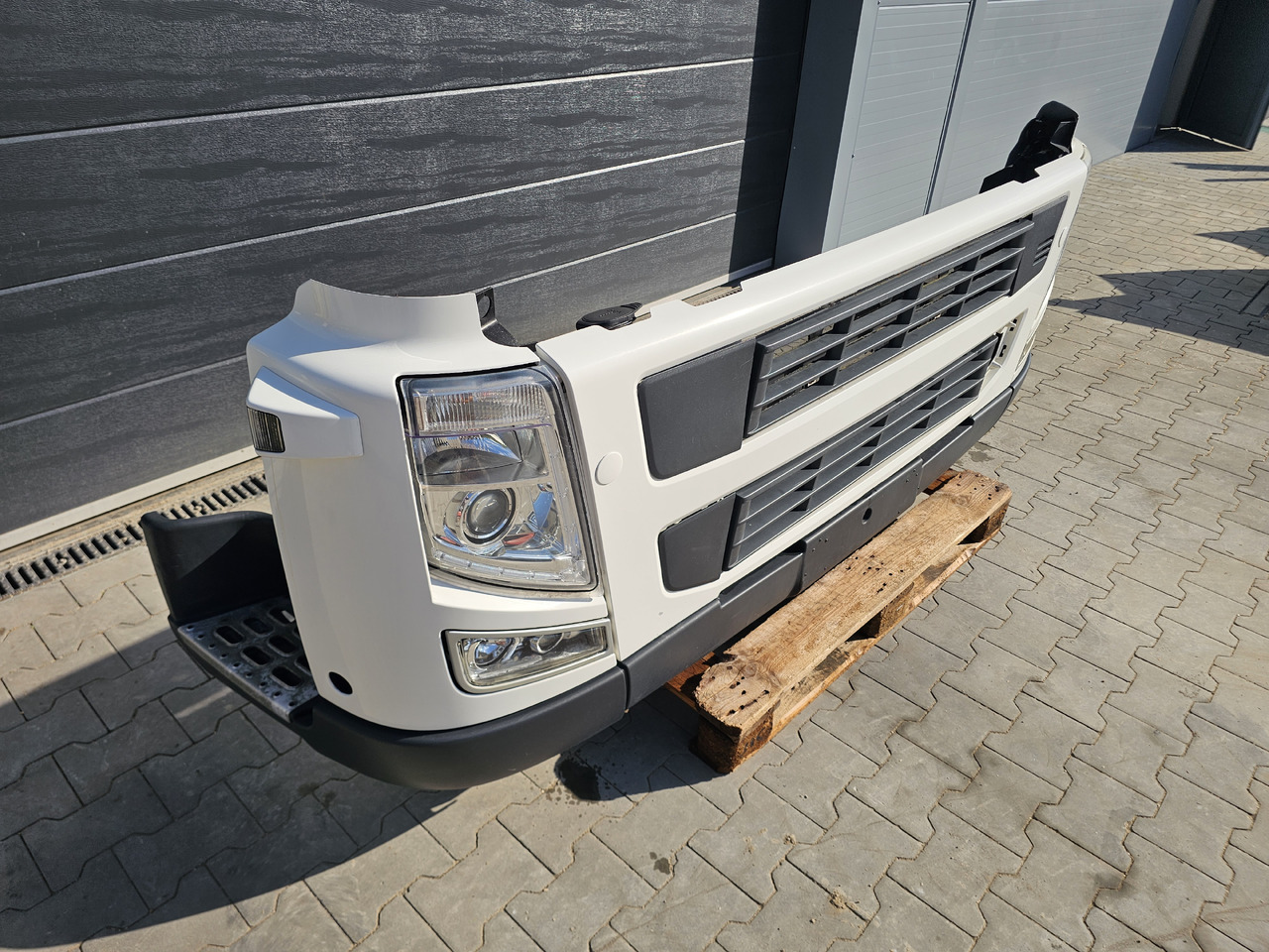 VOLVO FM3 EUR0 5 / COMPLETE BUMPER - Para-choque: foto 3 VOLVO FM3 EUR0 5 / COMPLETE BUMPER - Para-choque: foto 3