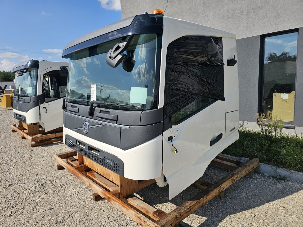 VOLVO FM5 FMX LOW DAY CAB / FULLY COMPLETE / BRAND NEW - Cabine: foto 2 VOLVO FM5 FMX LOW DAY CAB / FULLY COMPLETE / BRAND NEW - Cabine: foto 2