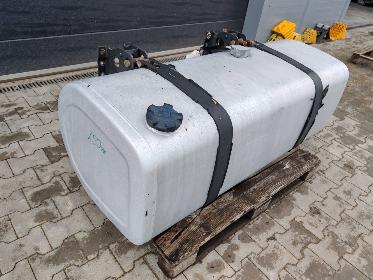 VOLVO RENAULT / ALU FUEL TANK / 150x67x56 / 430L / 21889350 - Tanque de combustível: foto 3 VOLVO RENAULT / ALU FUEL TANK / 150x67x56 / 430L / 21889350 - Tanque de combustível: foto 3