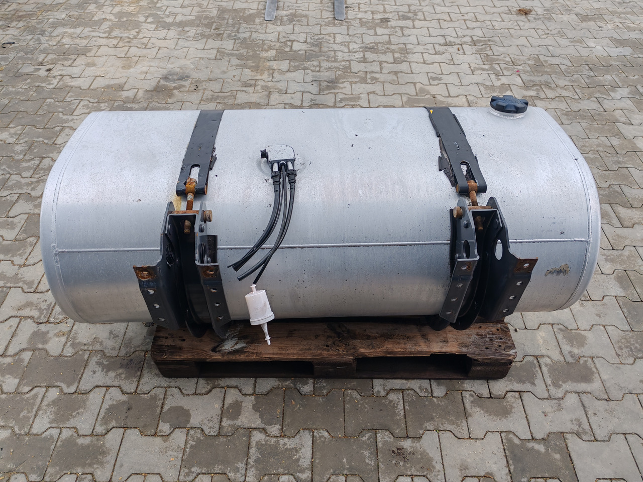 VOLVO RENAULT / ALU FUEL TANK / 150x67x56 / 430L / 21889350 - Tanque de combustível: foto 5 VOLVO RENAULT / ALU FUEL TANK / 150x67x56 / 430L / 21889350 - Tanque de combustível: foto 5