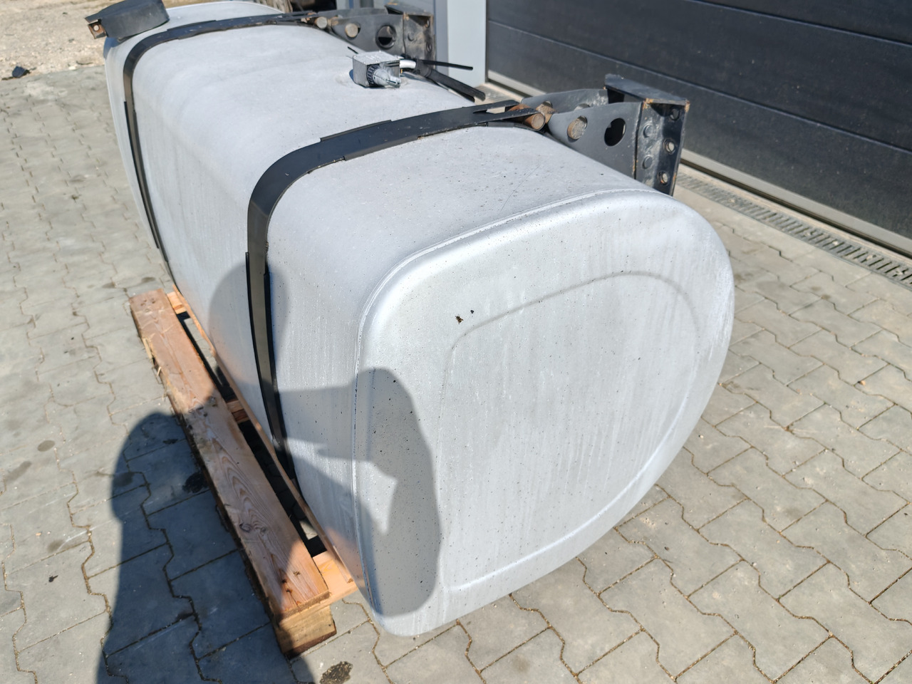 VOLVO RENAULT / ALU FUEL TANK / 153x69x71 / 610L / 21516454 - Tanque de combustível: foto 3 VOLVO RENAULT / ALU FUEL TANK / 153x69x71 / 610L / 21516454 - Tanque de combustível: foto 3