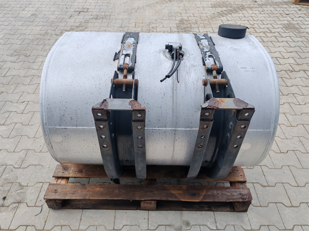 VOLVO RENAULT / COMPLETE FUEL TANK / 445L / 110x70x70 / 20503506 - Tanque de combustível: foto 5 VOLVO RENAULT / COMPLETE FUEL TANK / 445L / 110x70x70 / 20503506 - Tanque de combustível: foto 5
