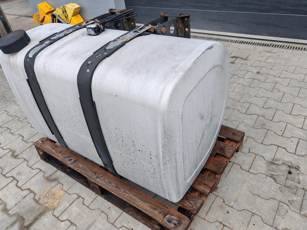 VOLVO RENAULT / COMPLETE FUEL TANK / 445L / 110x70x70 / 20503506 - Tanque de combustível: foto 4 VOLVO RENAULT / COMPLETE FUEL TANK / 445L / 110x70x70 / 20503506 - Tanque de combustível: foto 4