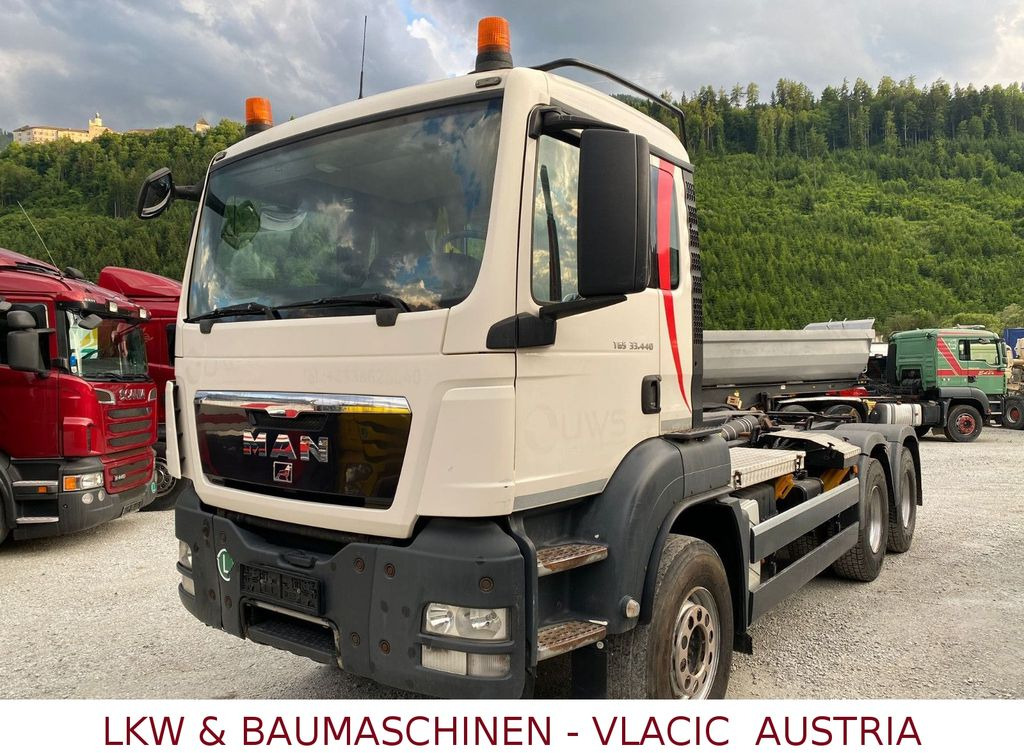 MAN TGS 33.440 (6x4) EEV Abrollkipper MAN TGS 33.440 (6x4) EEV Abrollkipper - Caminhão polibenne: foto 1 MAN TGS 33.440 (6x4) EEV Abrollkipper MAN TGS 33.440 (6x4) EEV Abrollkipper - Caminhão polibenne: foto 1