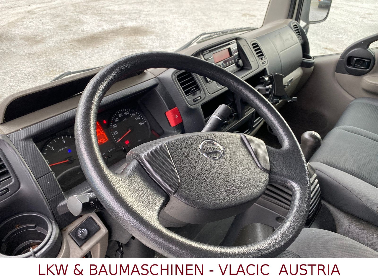 Nissan CABSTAR NT 400 (Ges.Gew.3500 kg) ADR - Camião de caixa aberta/ Plataforma: foto 4 Nissan CABSTAR NT 400 (Ges.Gew.3500 kg) ADR - Camião de caixa aberta/ Plataforma: foto 4