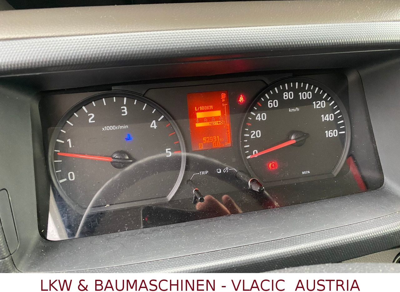 Nissan CABSTAR NT 400 (Ges.Gew.3500 kg) ADR - Camião de caixa aberta/ Plataforma: foto 5 Nissan CABSTAR NT 400 (Ges.Gew.3500 kg) ADR - Camião de caixa aberta/ Plataforma: foto 5