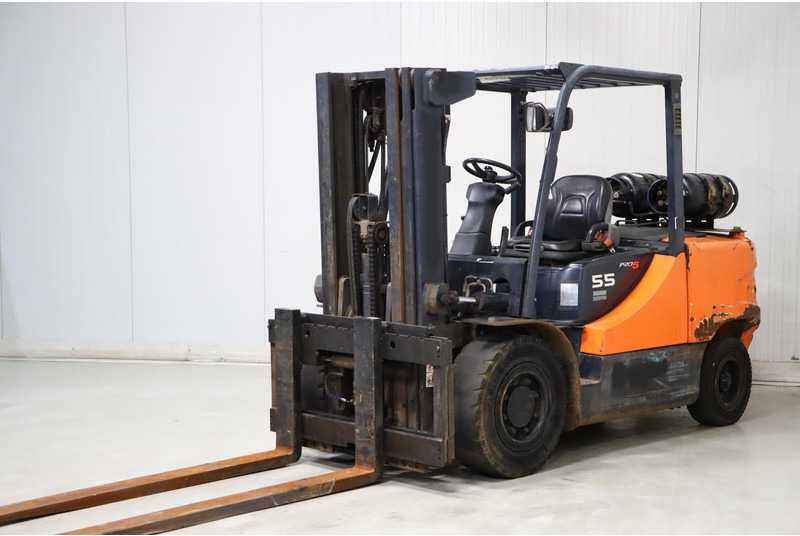 Doosan G55C-5 - Empilhadeira a gás: foto 3 Doosan G55C-5 - Empilhadeira a gás: foto 3