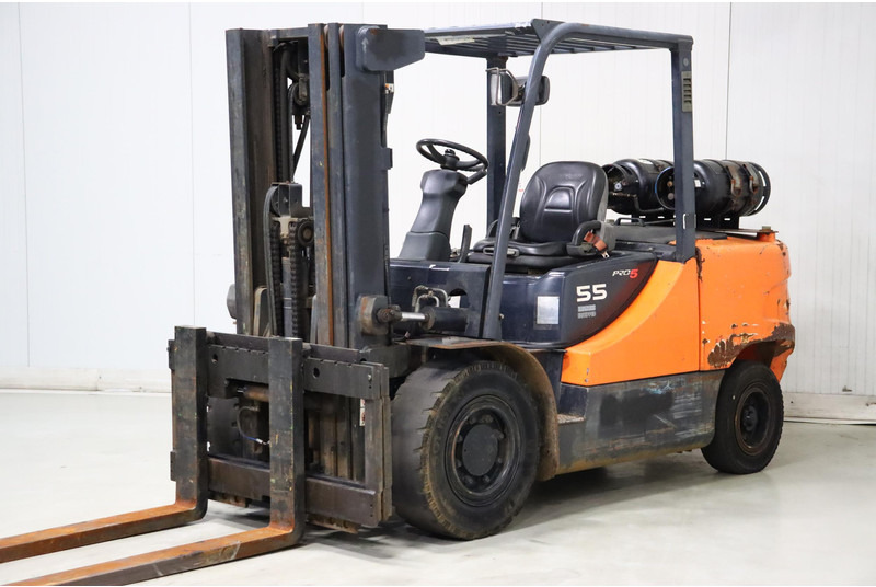 Doosan G55C-5 - Empilhadeira a gás: foto 4 Doosan G55C-5 - Empilhadeira a gás: foto 4