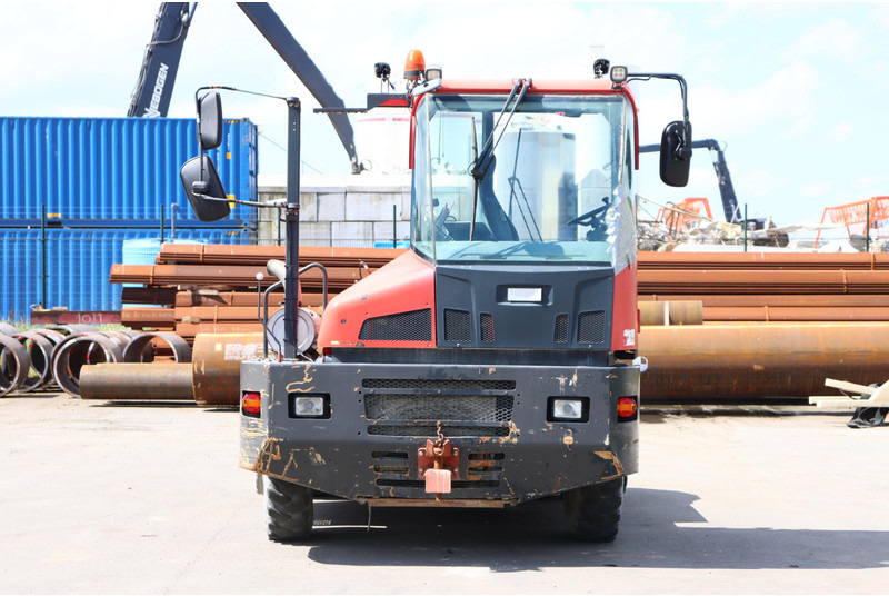 Kalmar TR618iA - Tractor de terminal: foto 2 Kalmar TR618iA - Tractor de terminal: foto 2